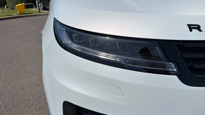 Land Rover Range Rover Sport 4.4 P635 V8 SV Ultimate Edition 5dr Auto Petrol Estate - Image 17